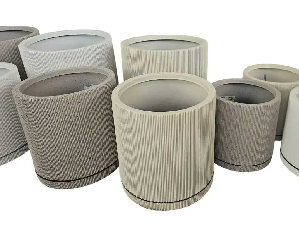 קולאז׳ עציצי צילינדר פסים בשלושה צבעים וגדלים