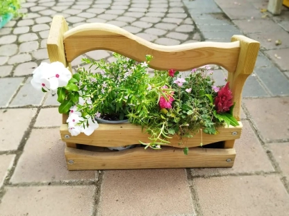 אדנית עץ ליום האהבה פורחת עם ידית מעוצבת