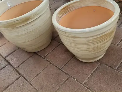 כד כבד מקרמיקה בציפוי גלזורה מעוגל בקוטר חיצוני 37 ס"מ או 46 ס"מ בצבע  חום-לבן