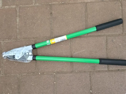 מספריים לחיתוך ענפים