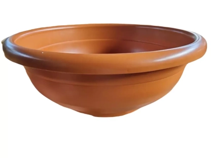 קערת פלסטיק בקוטר 40 או 60 ס"מ לא נקובה בצבע טרקוטה ניתנת לניקוב לפני שתילה, בנפח 11 ליטר