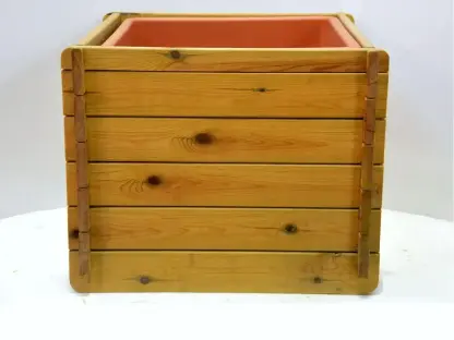 אדנית עץ לעציץ ריבוע