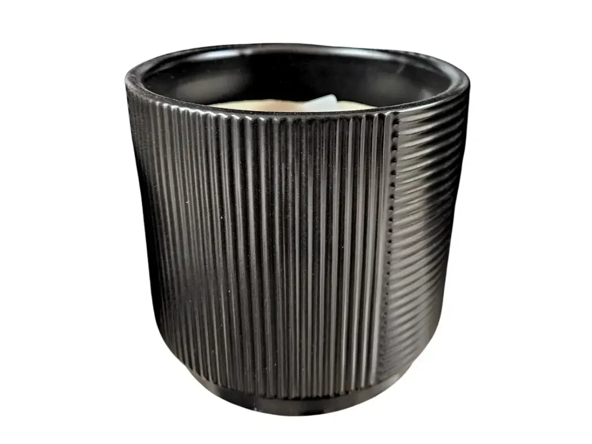 עציץ קרמיקה שחור בטקסטורת פסים, שלושה גדלים