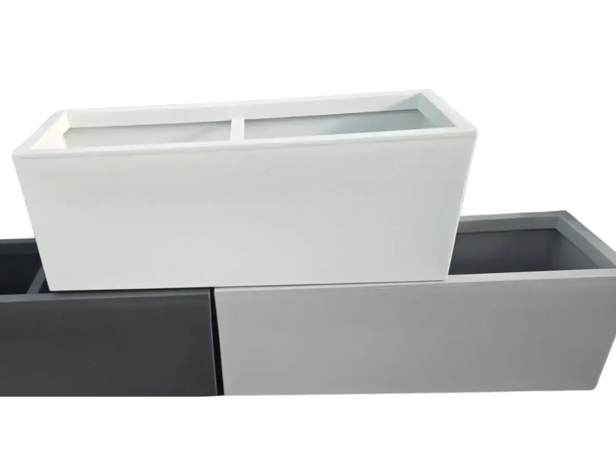 אדנית פלסטיק ברזילאית P4 080 בצבע אפור בהיר