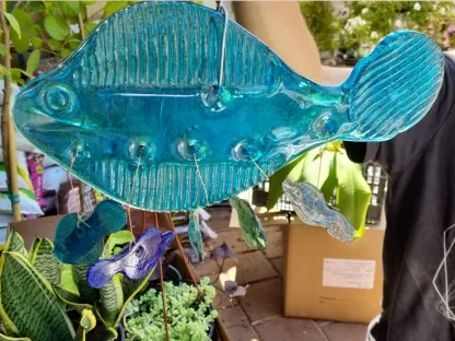 דג זכוכית תכול לתליה