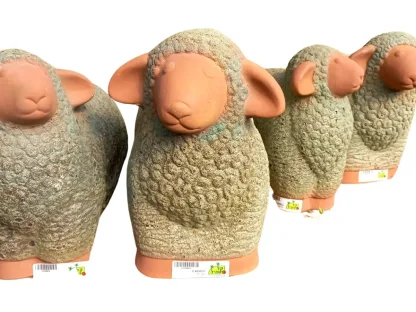 פסל קרמיקה דקורטיבי בצורת כבשה לגינה