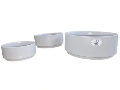 קערות קרמיקה נמוכות בצבע אפור בשלושה גדלים