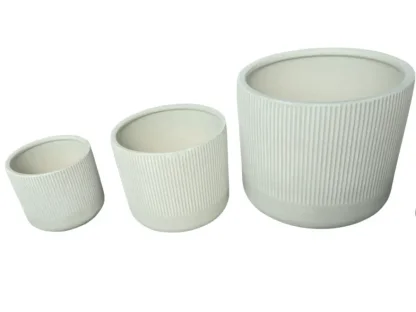 עציץ קרמיקה פסים ירוק־בהיר – גוון עדין וטבעי