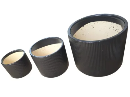 עציץ קרמיקה פסים שחור – עיצוב מודרני ואלגנטי