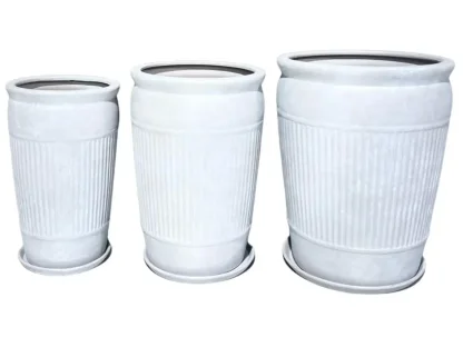 עציץ פסים לבן־בהיר, זמין בקטרים 39, 32, 26 ס"מ.