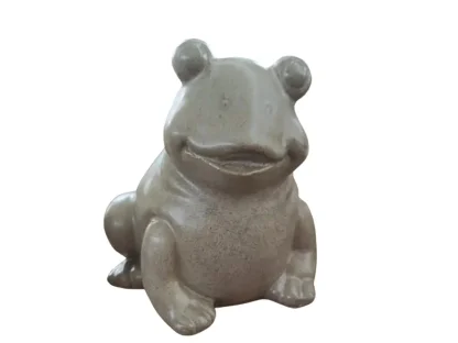 צפרדע קרמיקה מחייכת – פסלון דקורטיבי לגינה או לבית