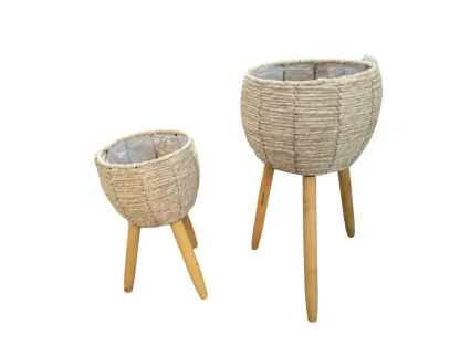 עציץ קש קמור טבעי על רגליים