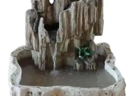 מזרקת מפל גבוהה דמוית סלע