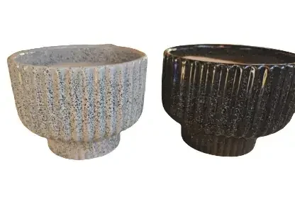 קערה אריאל בצורת פטריה בשחור מנוקד ובלבן מנוקד נקוב לשתילה