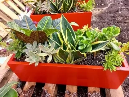 אדנית שתולה מפיבר עם מיקס צמחים בפרויקט מהשטח