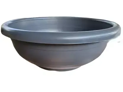 קערת פלסטיק בקוטר 40 או 60 ס"מ לא נקובה בצבע אפור כהה, ניתנת לניקוב לפני שתילה, בנפח 11 או 39 ליטר