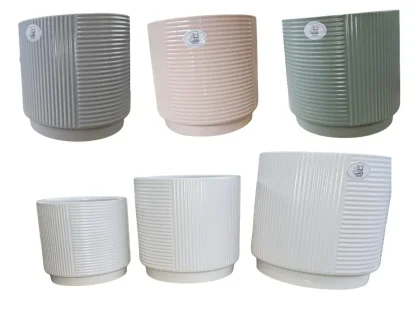 עציצי קרמיקה בגווני לבן, אפור, ורוד רך וירוק פסטלי