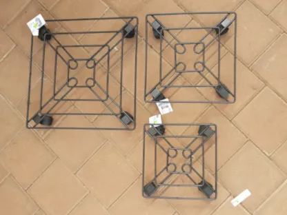 תחתית פרזול מרובעת על גלגלים