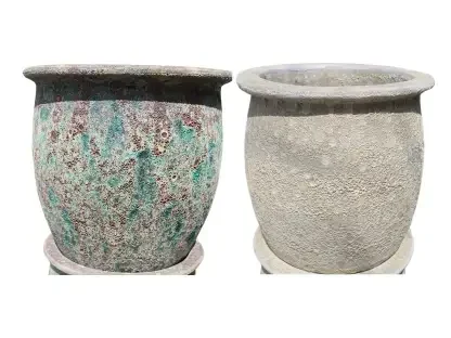 כדי חרס עתיקים בגלזורה ויאטנמית – טורקיז וקרם