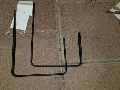 מתלה לאדנית לקיר