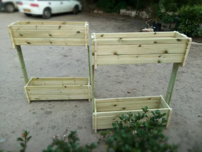 אדנית עץ בשתי קומות