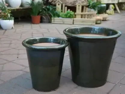 כד קוני כבד מקרמיקה בציפוי גלזורה בקוטר חיצוני 27 ס"מ או 34 ס"מ בצבע ירוק ובצבעים שונים