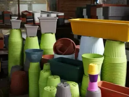 עציצים ואדניות פלסטיק