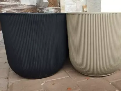 עציץ פלסטיק ברזילאי שחור קוטר 37 סמ לא מנוקז