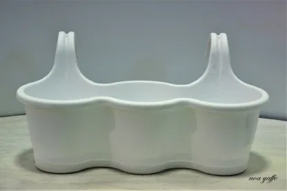 עציץ וו שלישיה לבן ותחתית למעקה