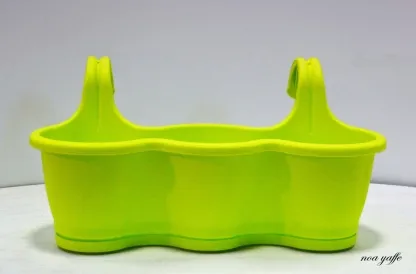 עציץ וו שלישיה ירוק בהיר ותחתית למעקה