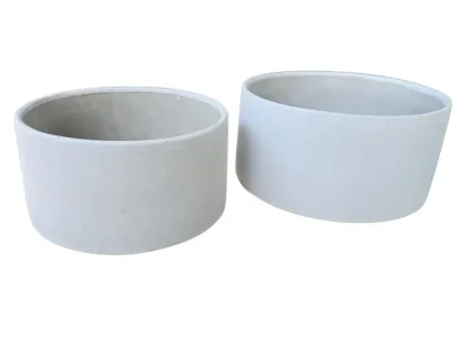 2 קערות בטון אפור חלק בצורת צילינדר