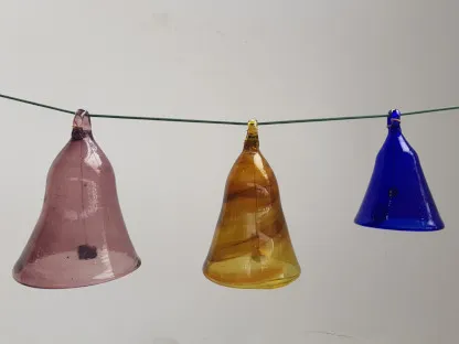 פעמוני זכוכית לתליה בשלל צבעים