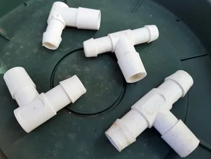 זויות ואביזרי חיבור אדנית עם מכלול נקז