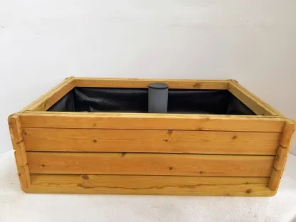 אדנית עץ לירקות 100 ליטר כולל מכלול נקז