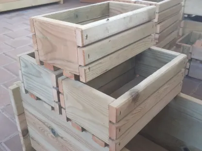 בית עציצים מעץ