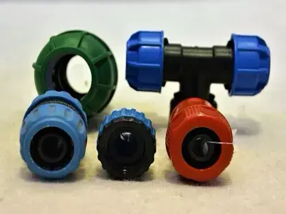 מחברים מהירים לצינורות השקיה