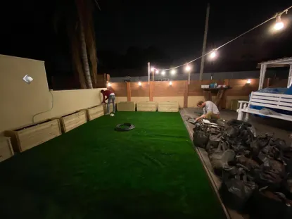 האדניות לפני מילוי תערובת שתילה