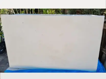 אדנית מטר מבטון בצבע לבן ברוחב 40 ובגובה 59 ס"מ לשתילה