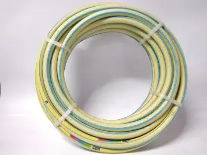 צינור השקיה צהוב איכותי, קל לשימוש -לא מתקפל ולא מסתובב - בעובי חצי צול