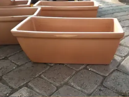 אדנית טרקוטה חלקה באורך 42 או 52 ס"מ