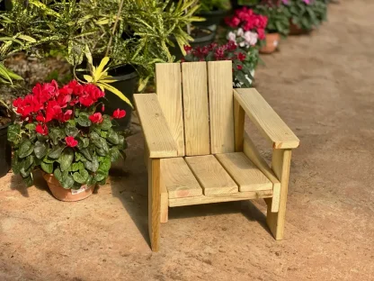 כיסא עץ לילדים – דגם נמוך, יציב ונוח