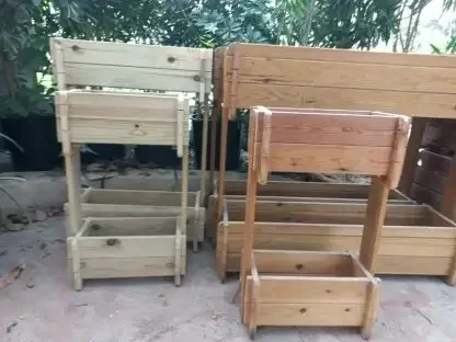 אדניות עץ דו קומתיות במספר גדלים לגינה ולמרפסת