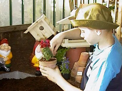 שתילת עציץ במשתלה