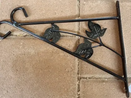 מתלה משולש לקיר