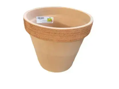 עציץ טרקוטה עם פס עליון דקורטיבי עבה ומחוספס נקוב בקוטר 19 עד 35 ס"מ ב-5 גדלים