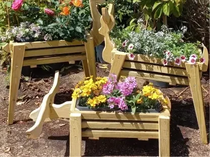 אדניות עץ בצורת שור, אייל ובמבי עם פרחים